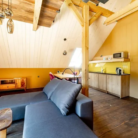 Hisa Zdravega Oddiha * Begunje pri Cerknici