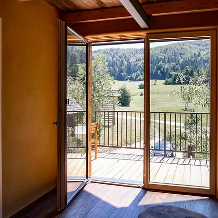 Hisa Zdravega Oddiha * Begunje pri Cerknici